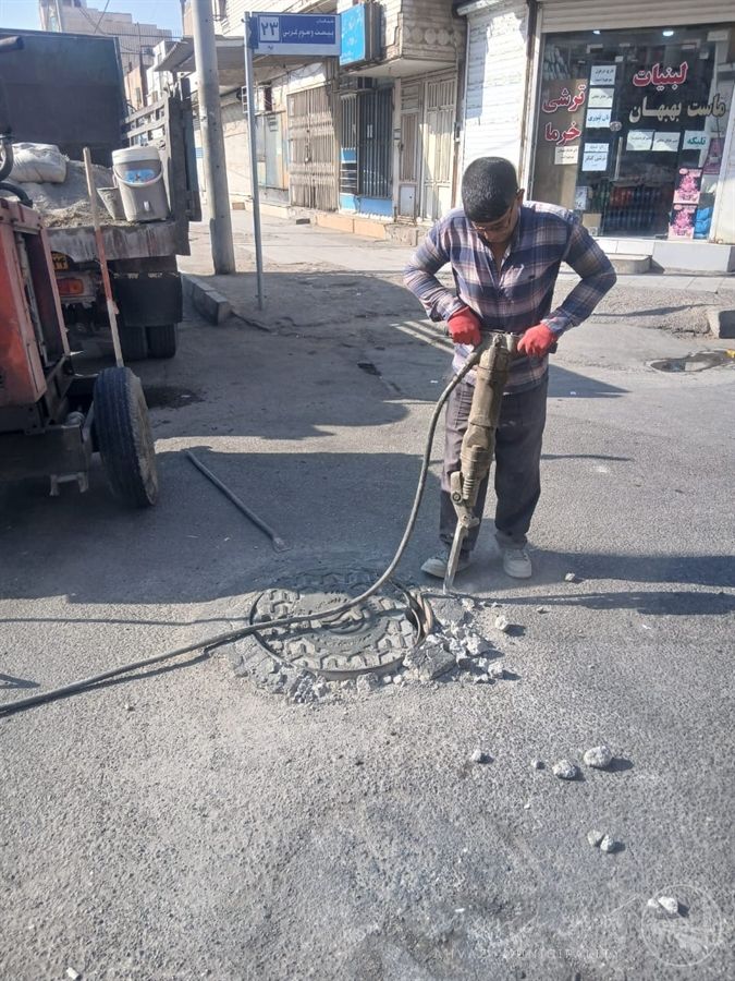 اجرای عملیات همسطحسازی درب منهولها در معابر کیانآباد