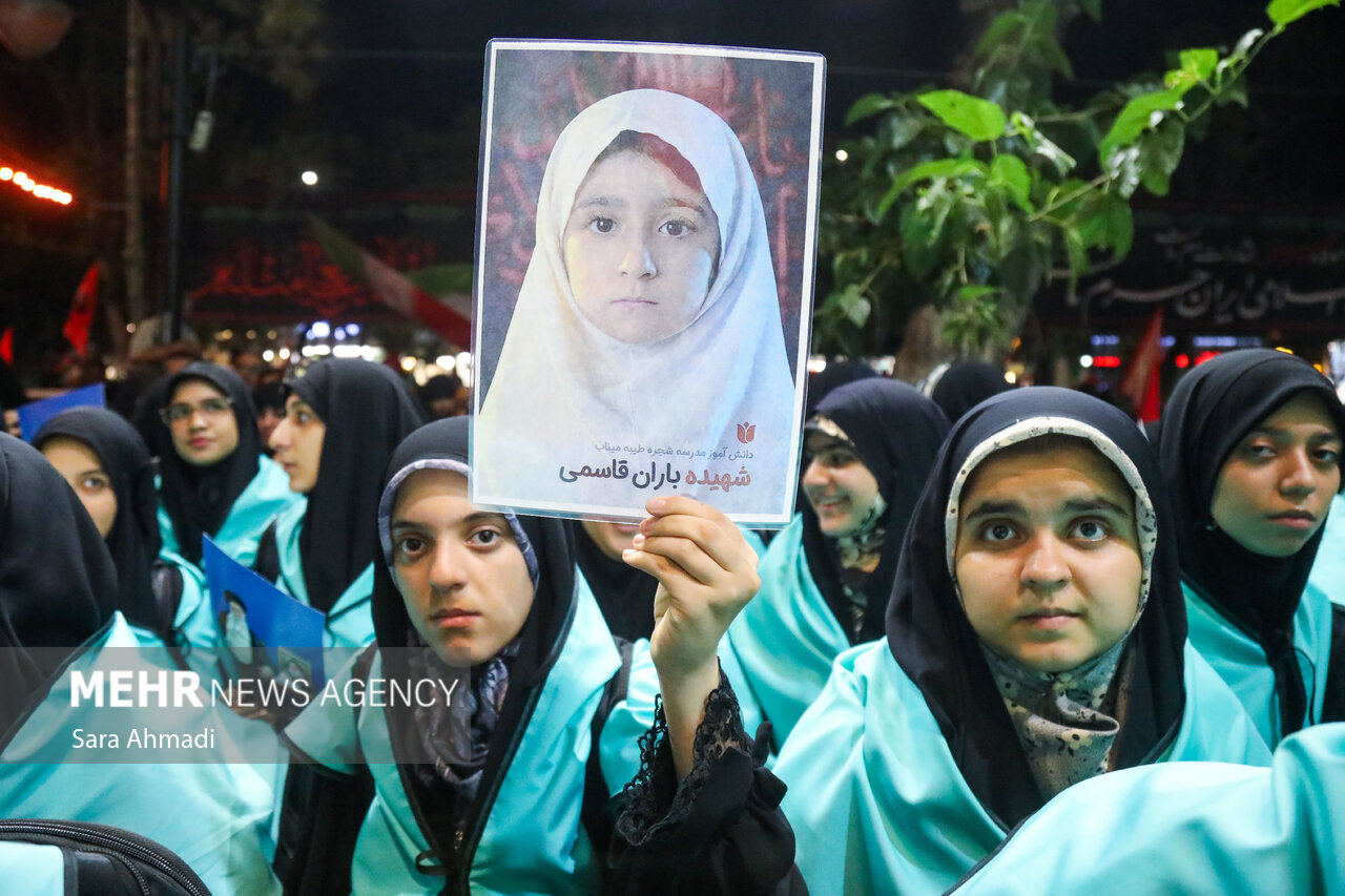 بدرقه کاروان دانش‌آموزی اربعین حسینی از مشهد