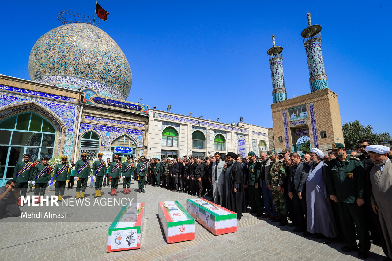 تشییع پیکر مطهر شهدای حمله جنایتکارانه آمریکا در زنجان