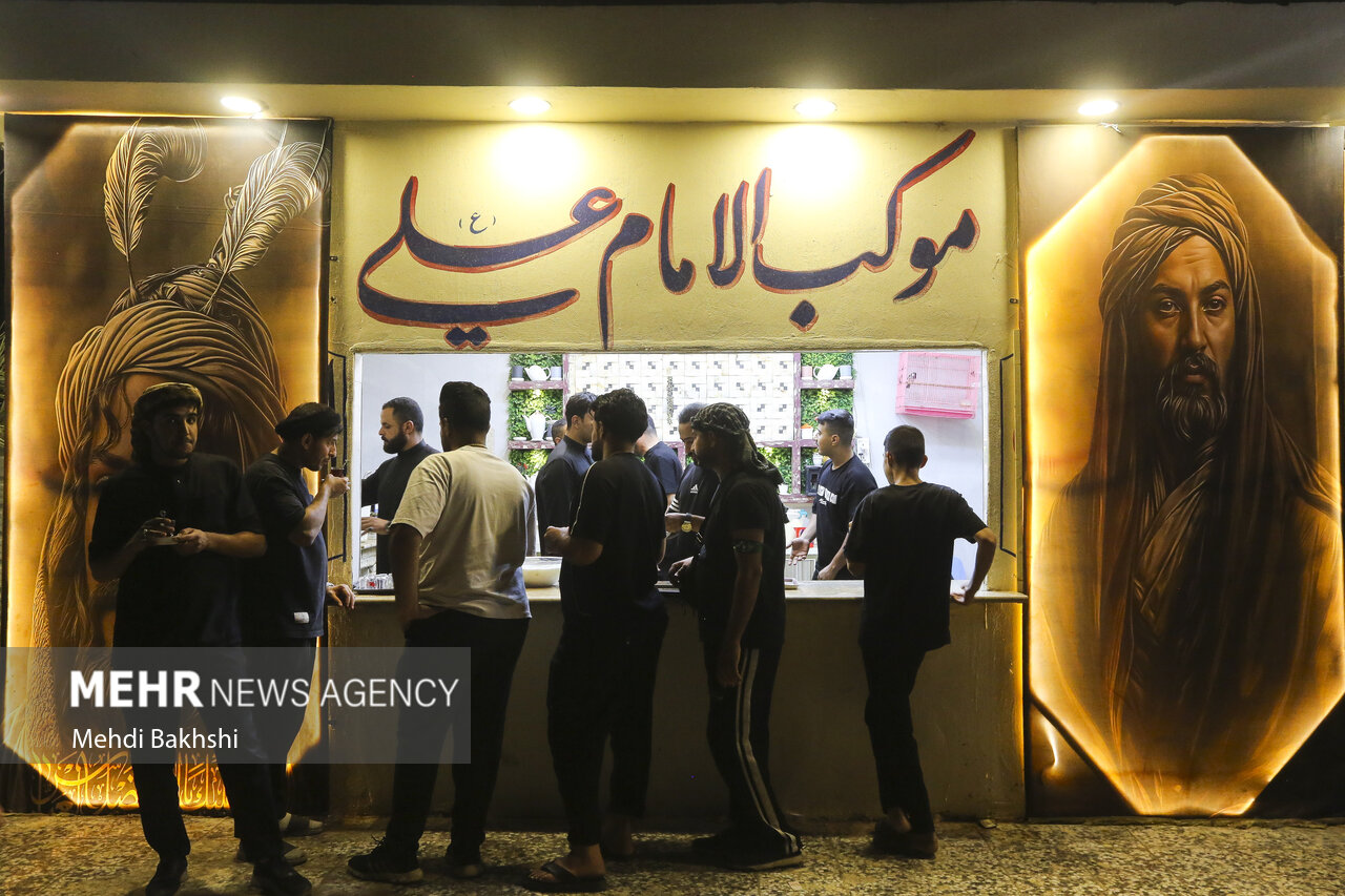 پیاده‌روی شبانه زائران اربعین به سمت کربلا