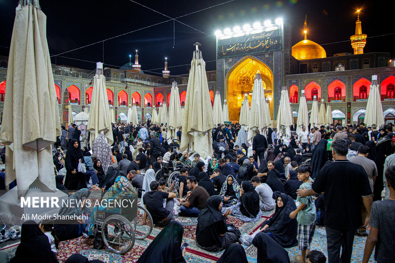 شب رحلت پیامبر(ص) و شهادت امام حسن(ع) در حرم رضوی