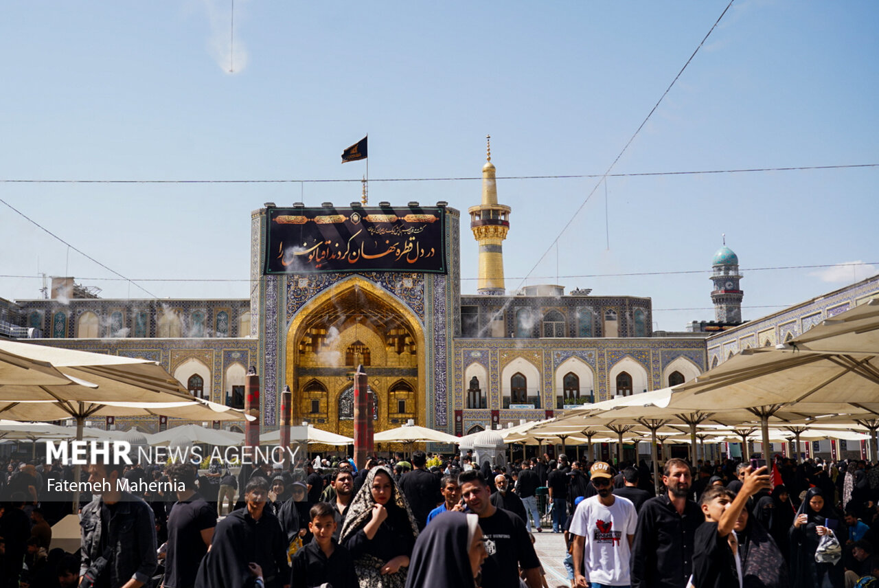روز شهادت امام رضا(ع) در حرم رضوی