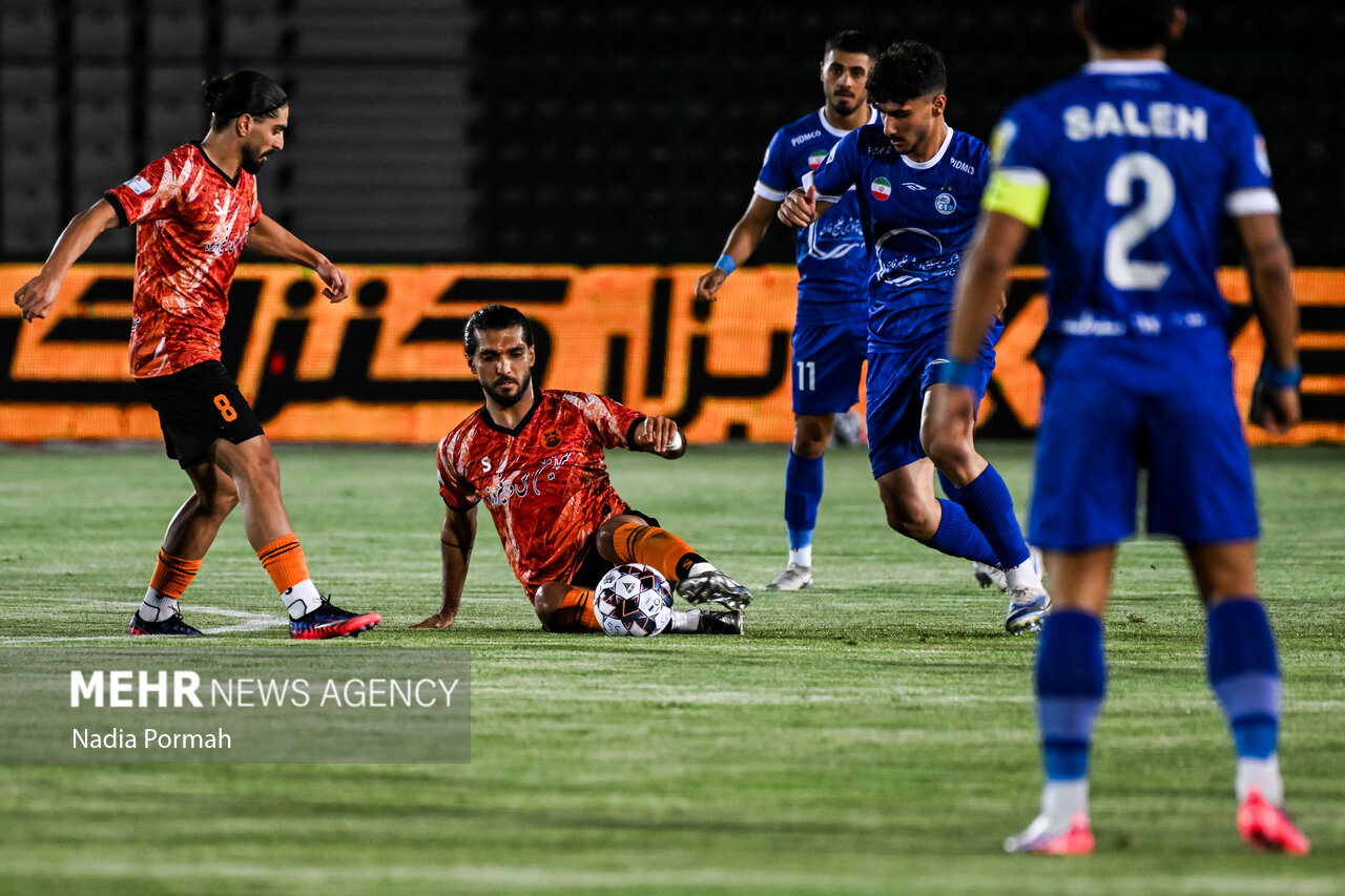 لیگ برتر فوتبال - استقلال و مس شهر بابک