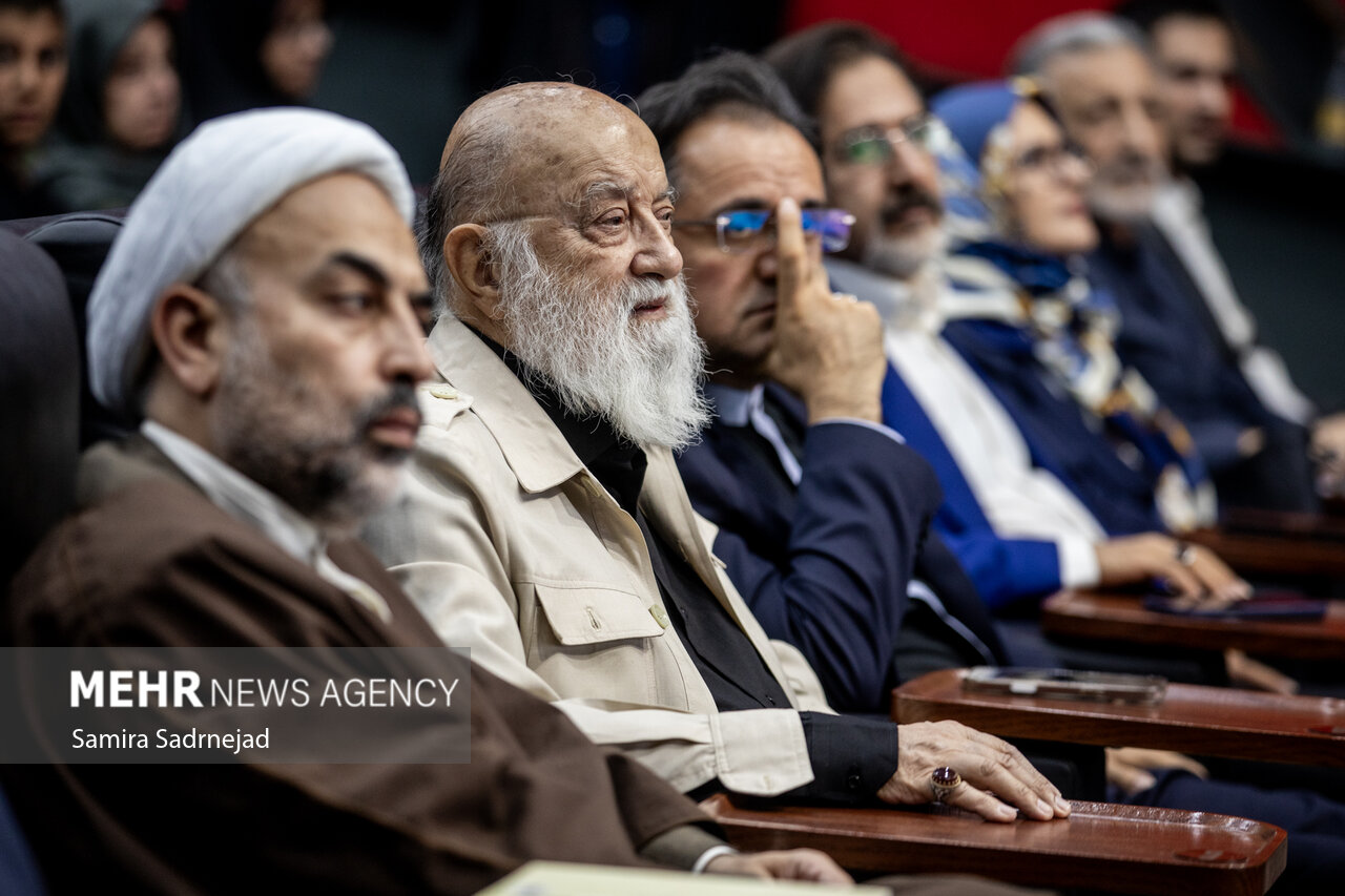 خون دلی که لعل شد