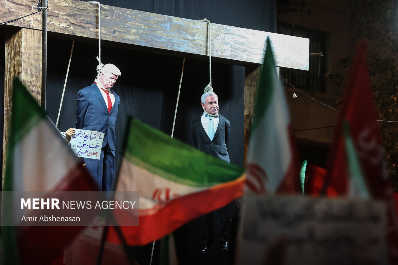 جشن «عید بیعت» در میدان انقلاب