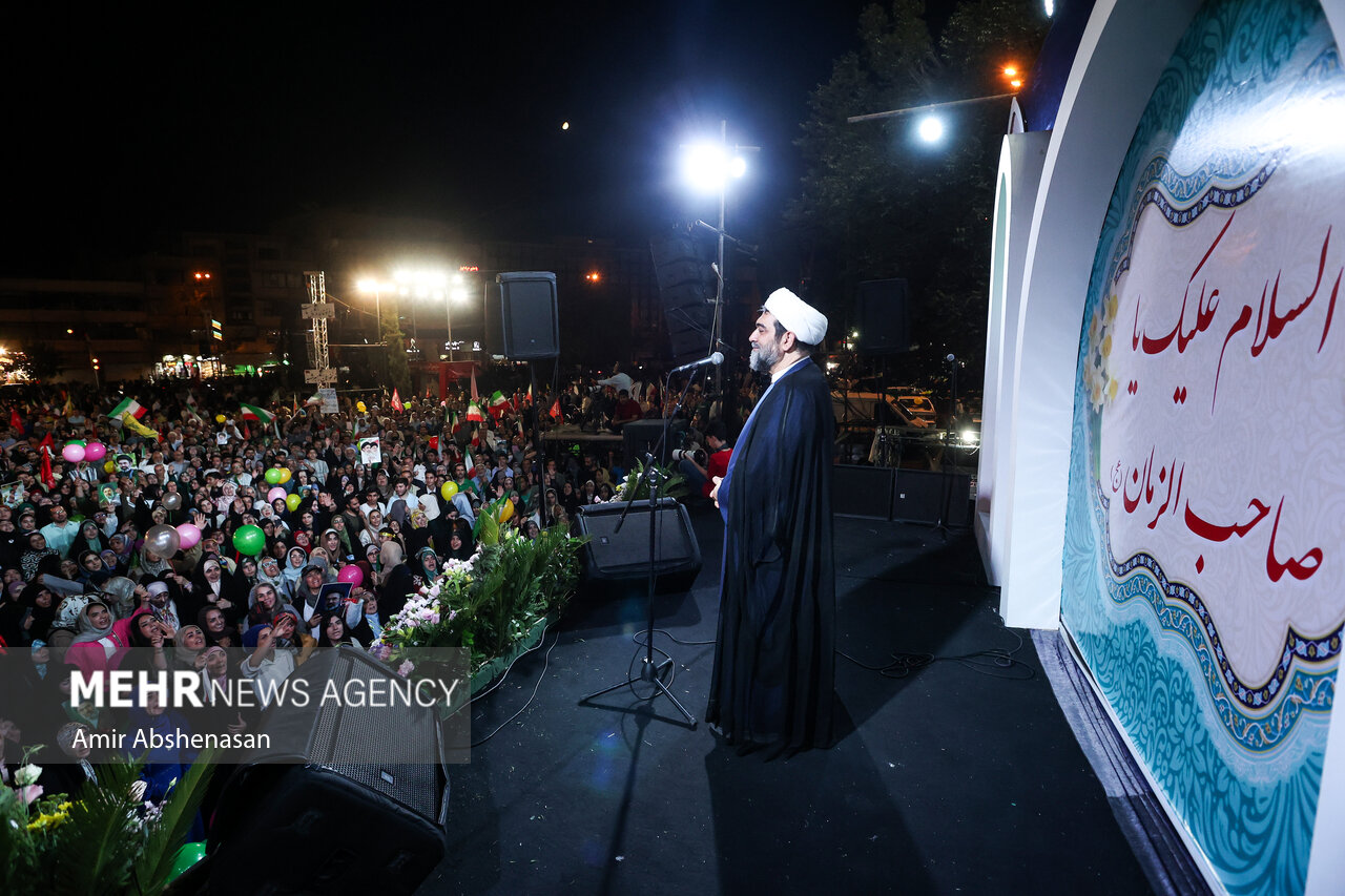 جشن «عید بیعت» در میدان انقلاب