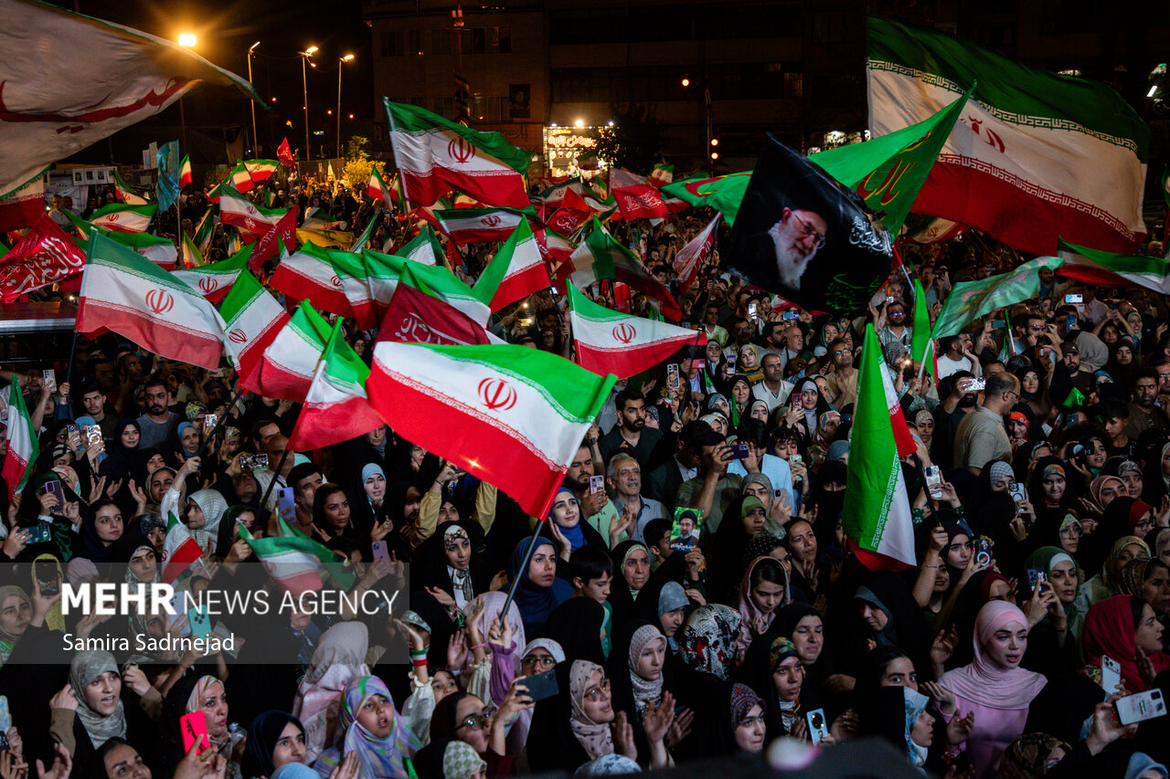 جشن ولادت پیامبر اکرم(ص) در میدان انقلاب
