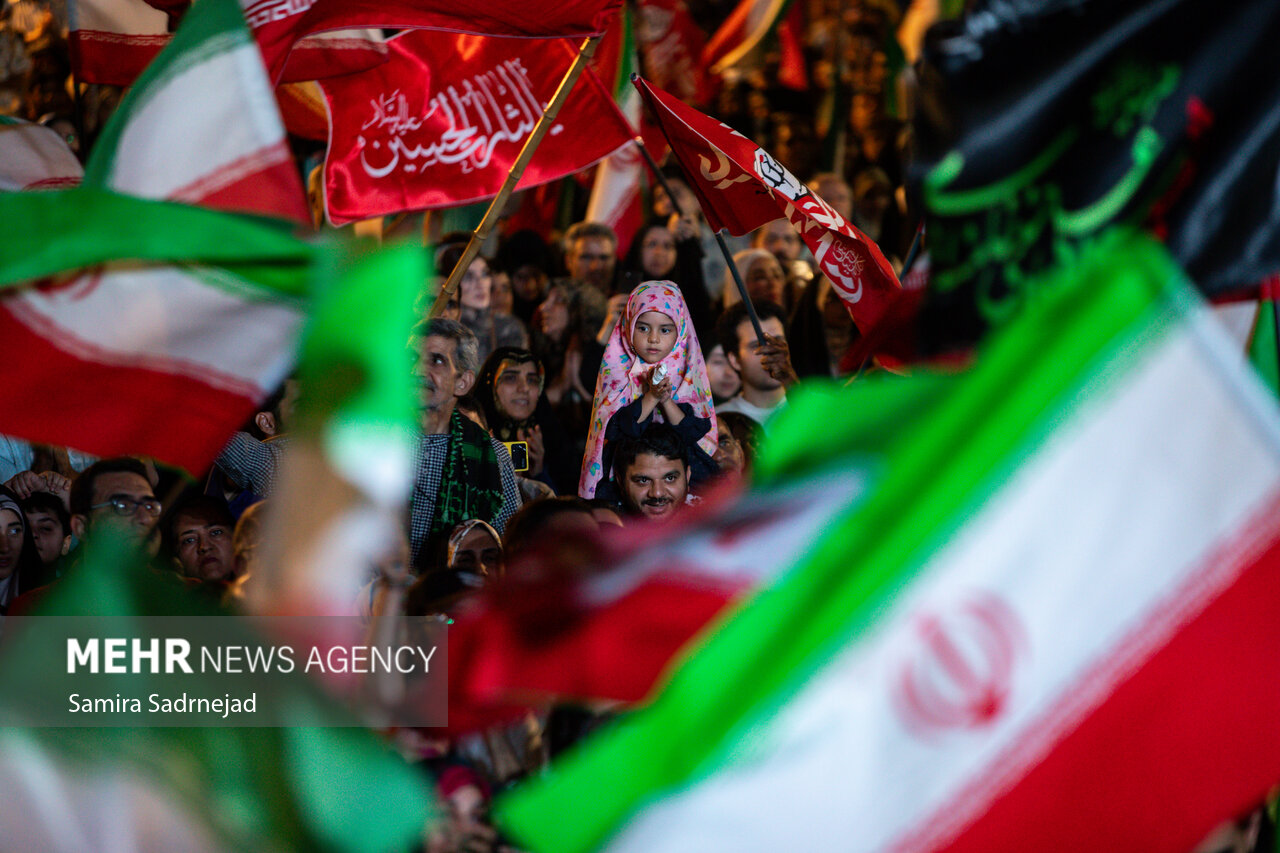 جشن ولادت پیامبر اکرم(ص) در میدان انقلاب