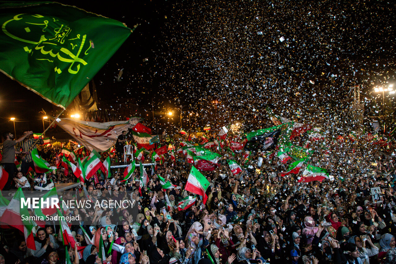 جشن ولادت پیامبر اکرم(ص) در میدان انقلاب