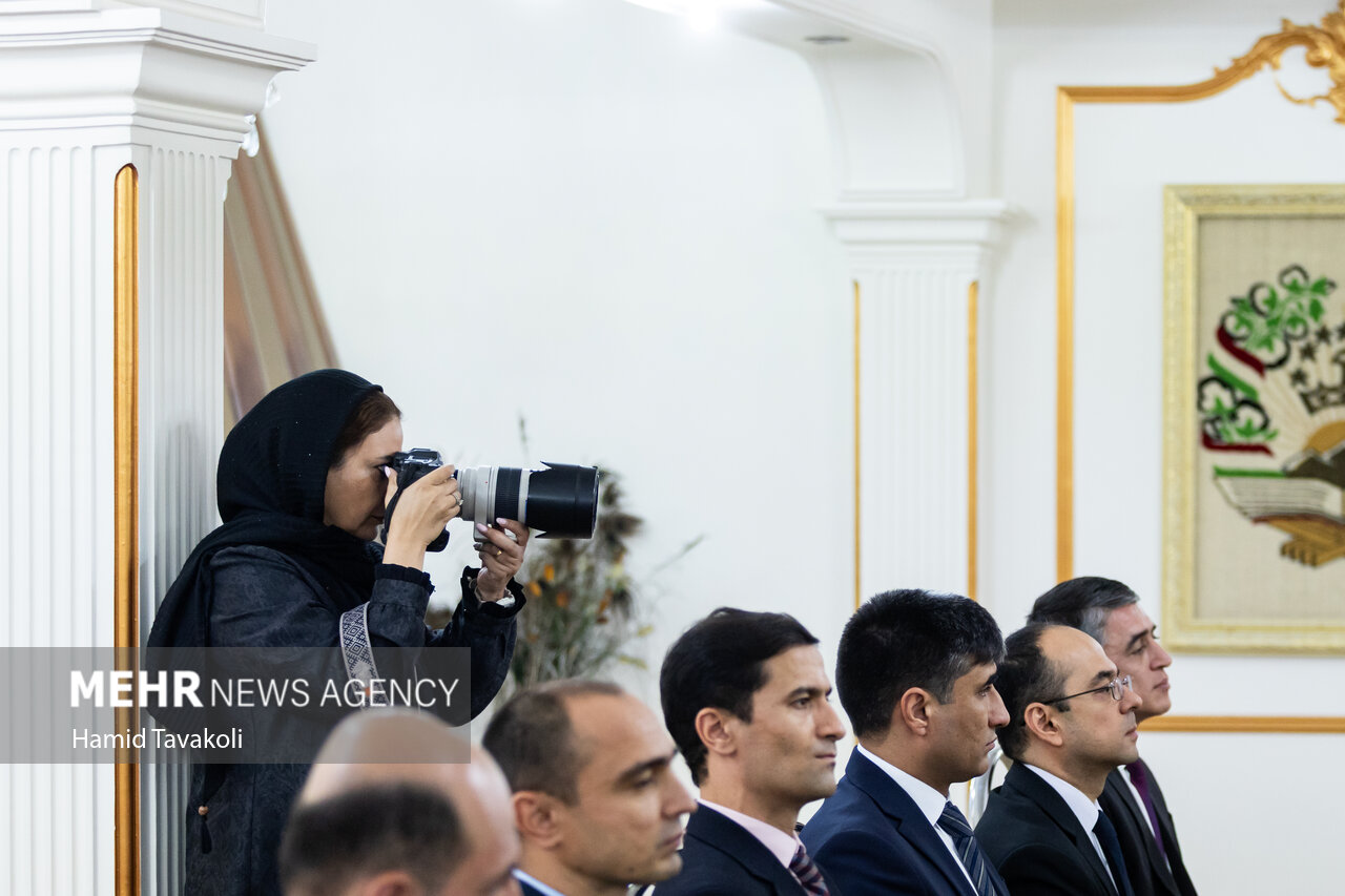 نشست خبری سفیر تاجیکستان در ایران