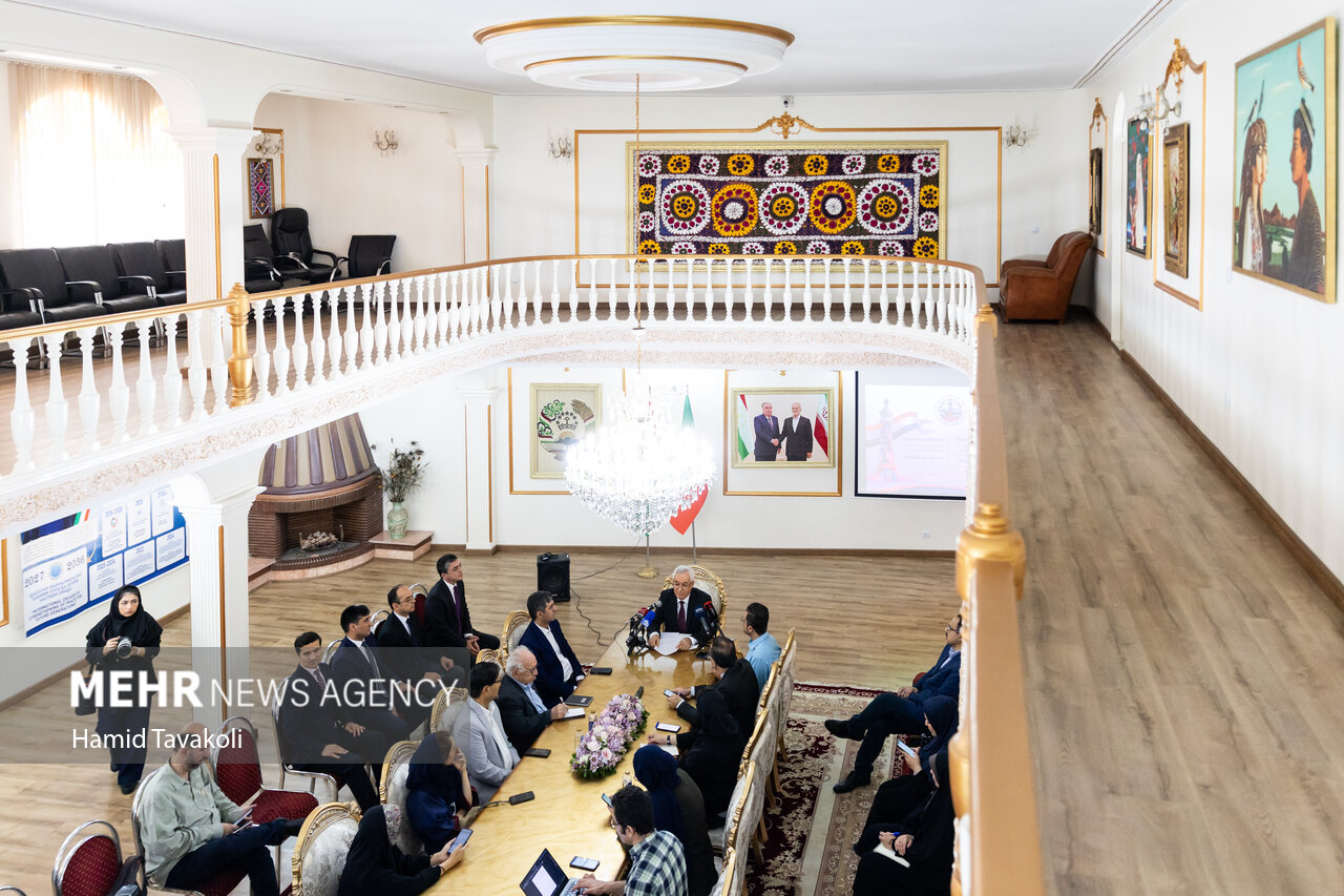 نشست خبری سفیر تاجیکستان در ایران
