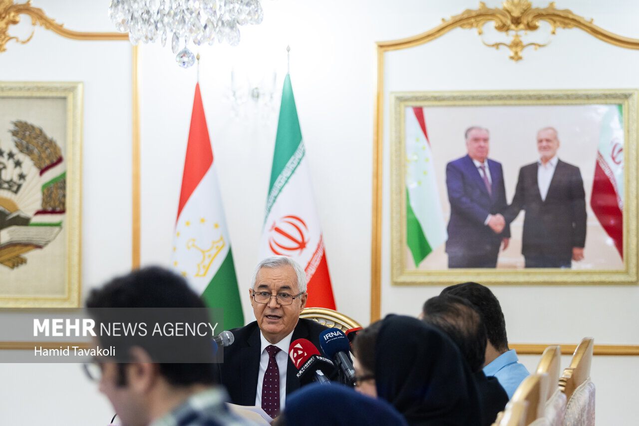 نشست خبری سفیر تاجیکستان در ایران
