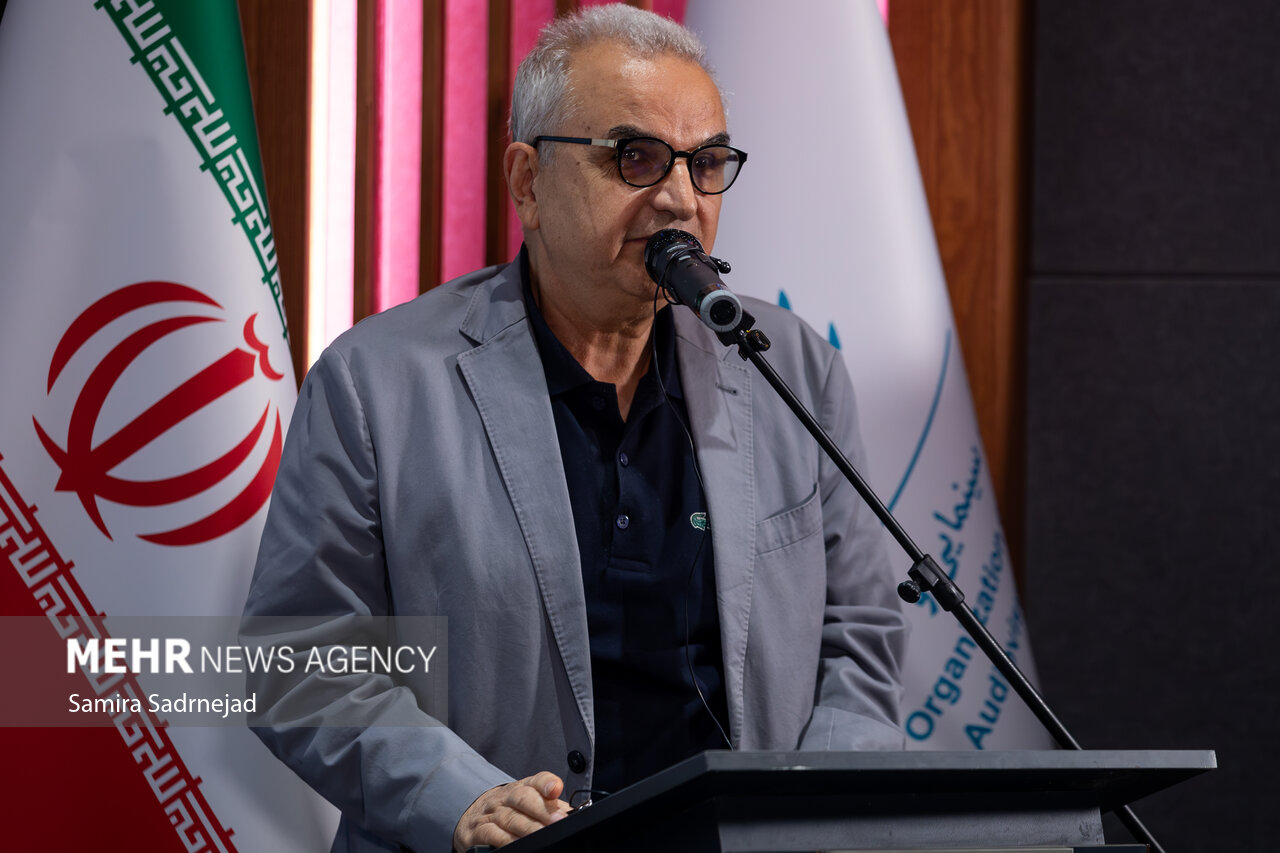 مراسم اهدای نشان درجه یک هنری به علیرضا داوودنژاد