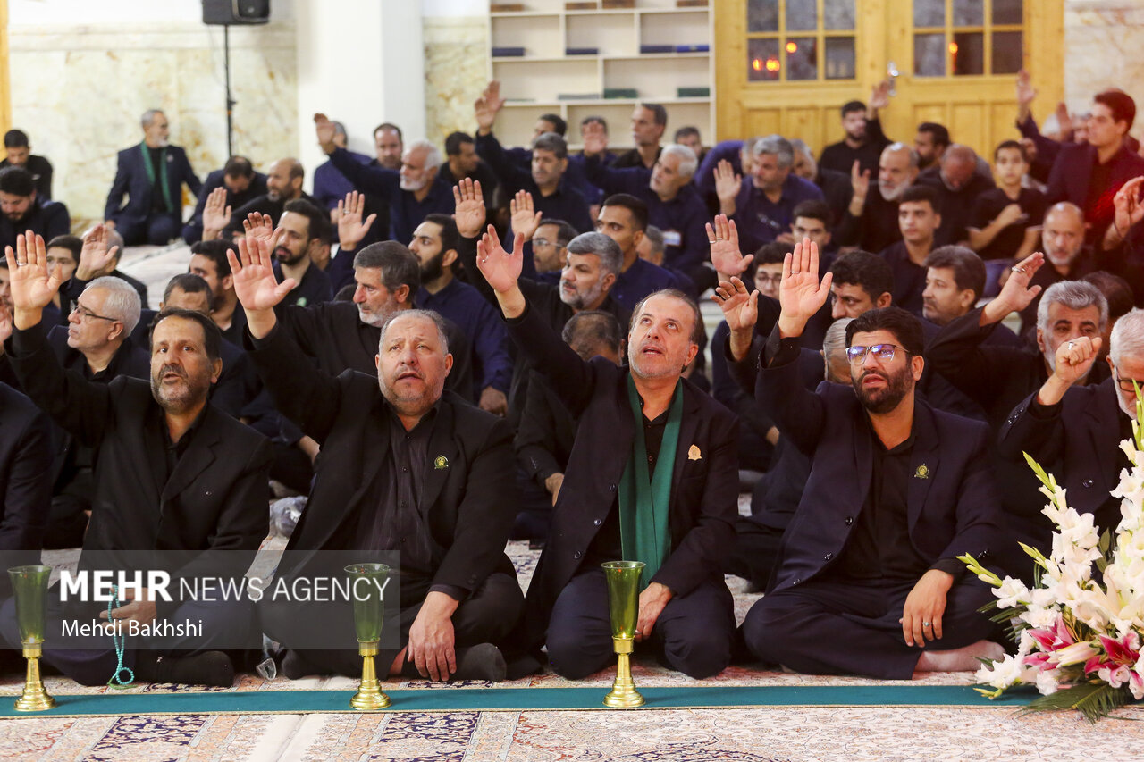آیین شمعدان گردانی خادمان حرم حضرت معصومه(س)
