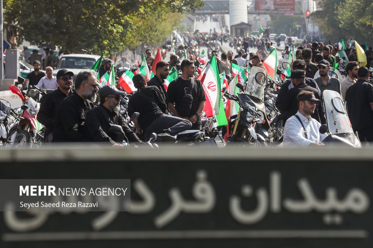 رزمایش ۴۰ هزار نفری موتورسواران جان‌فدا در تهران