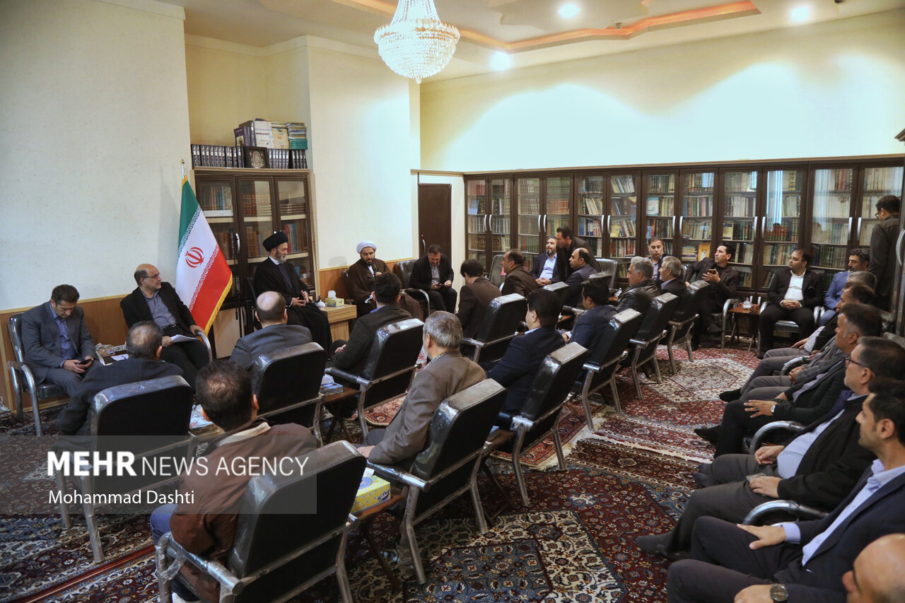 دیدار فعالان گردشگری با نماینده ولی فقیه در استان اردبیل