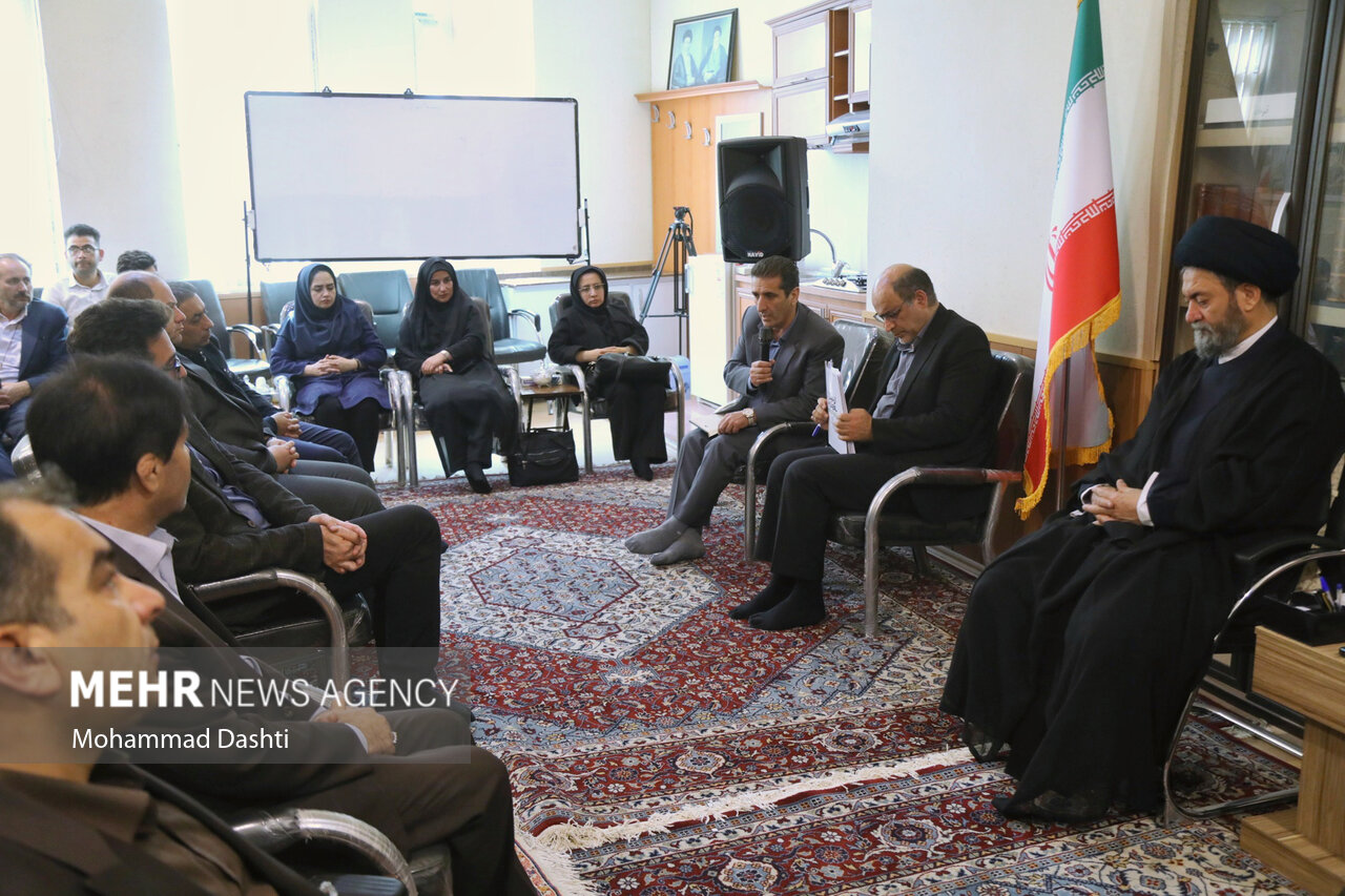 دیدار فعالان گردشگری با نماینده ولی فقیه در استان اردبیل