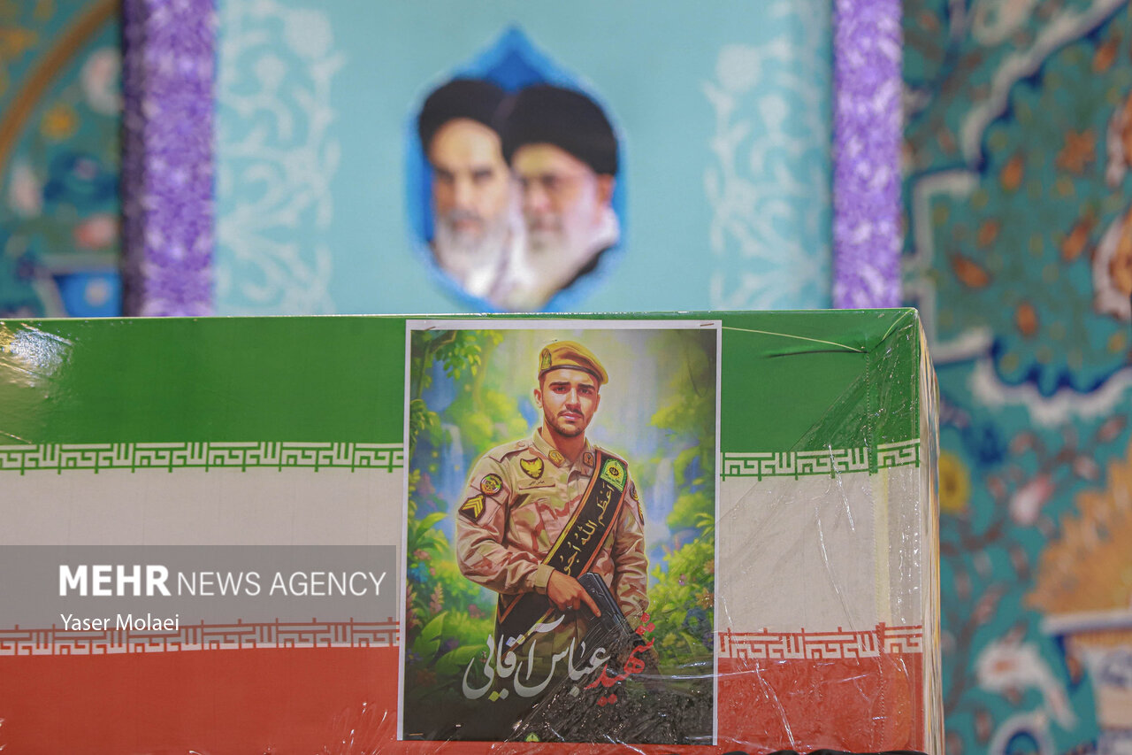 وداع با پیکر شهید عباس آقایی در حرم حضرت معصومه(س)