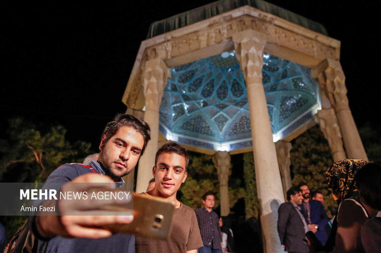 روز بزرگداشت حافظ