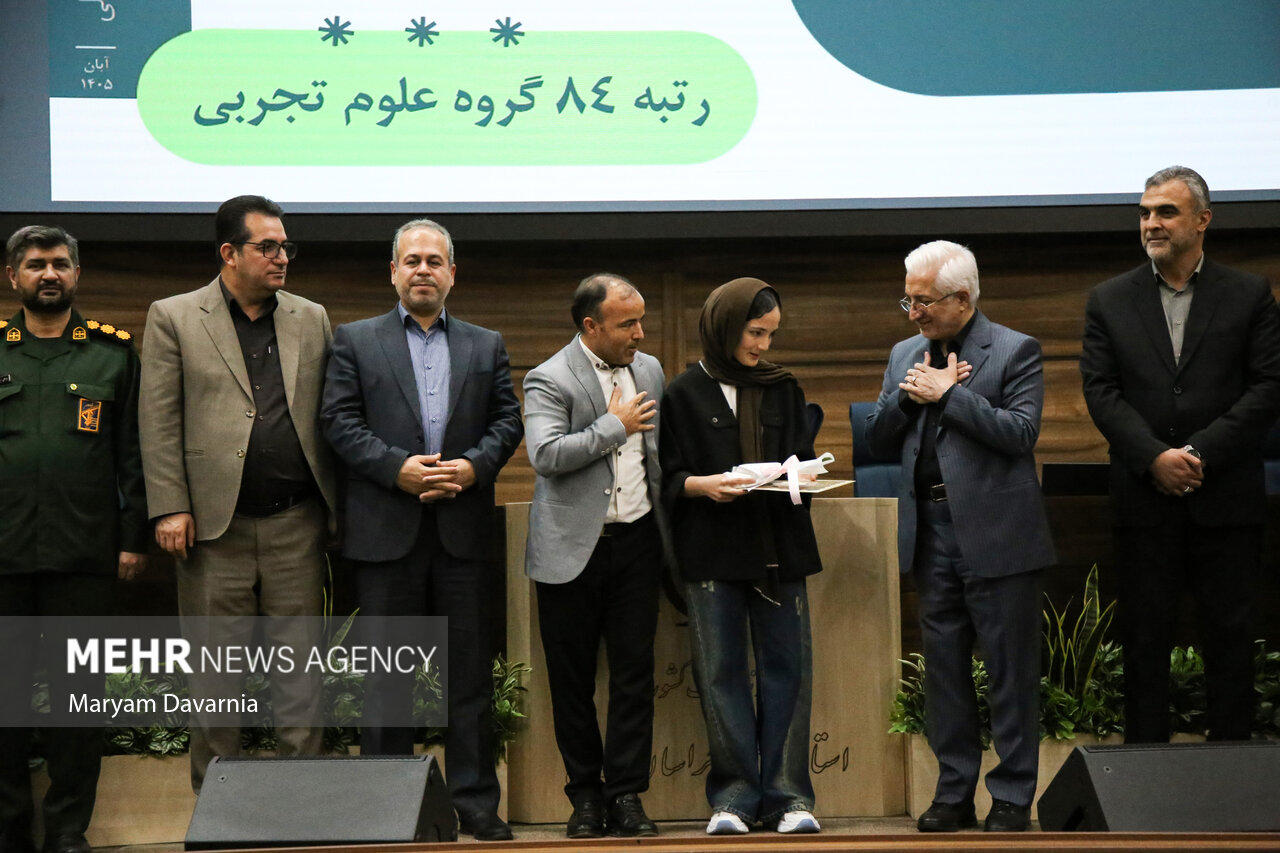 تجلیل از رتبه های برتر کنکور سراسری ۱۴۰۵ در بجنورد