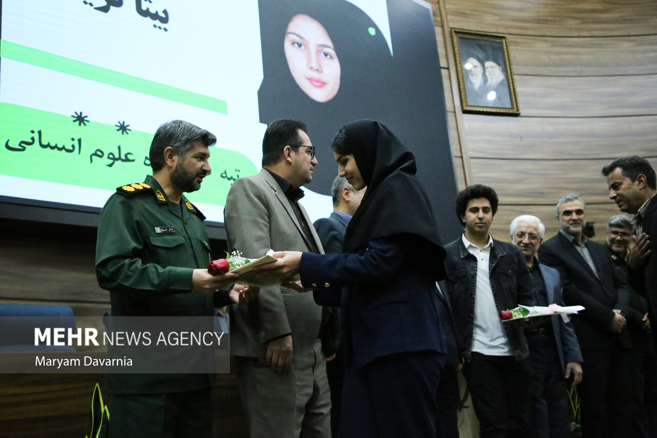 تجلیل از رتبه های برتر کنکور سراسری ۱۴۰۵ در بجنورد