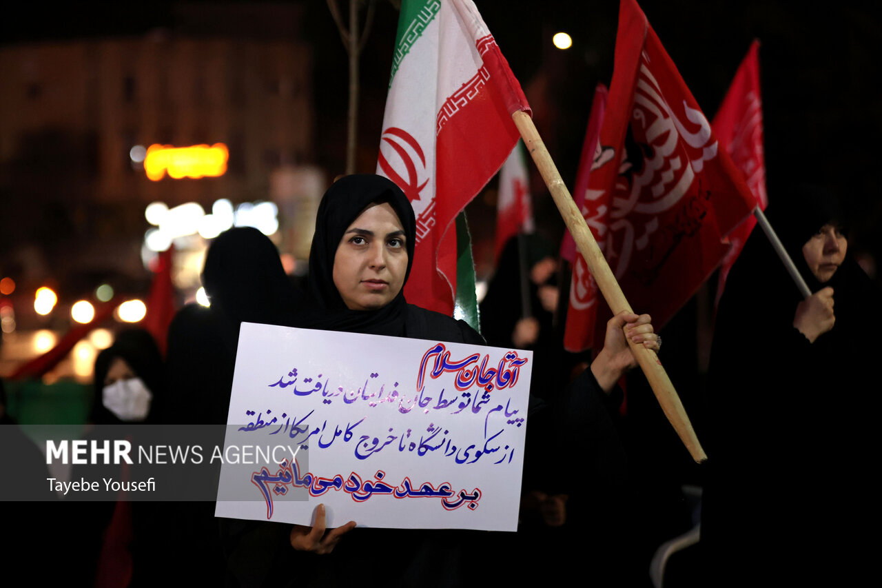 اجتماع دانشجویان همدان در لبیک به رهبر انقلاب