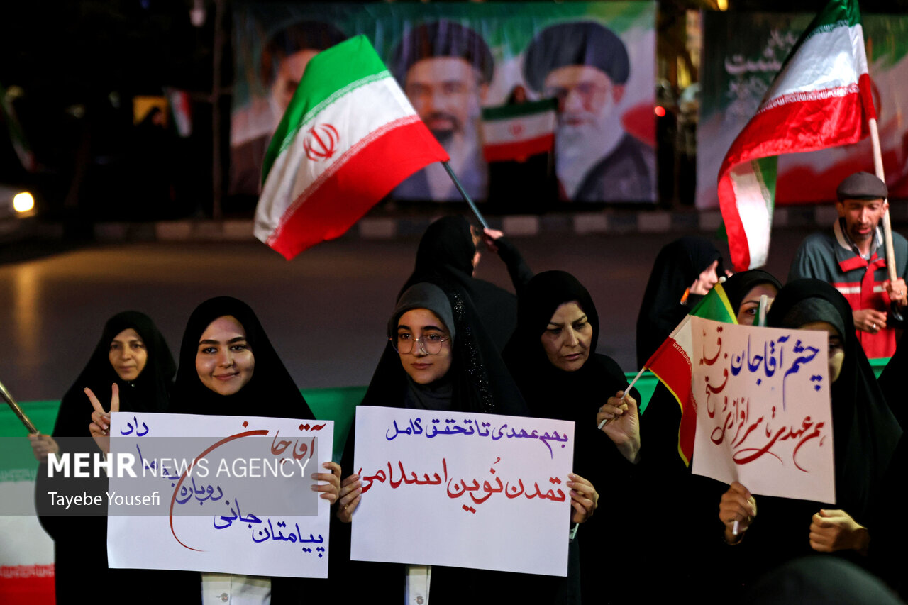 اجتماع دانشجویان همدان در لبیک به رهبر انقلاب