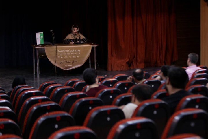 رونمایی از «مکاشفه در قاب سینما» در پاتوق ۱۳۹ اصفهان