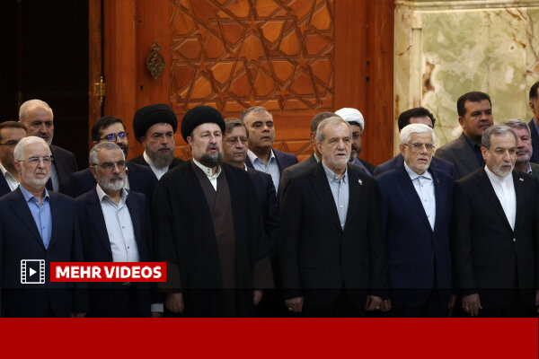 تصاویری از تجدید میثاق هیئت دولت با آرمانهای امام خمینی(ره) تصاویری از تجدید میثاق هیئت دولت با آرمانهای امام خمینی(ره)