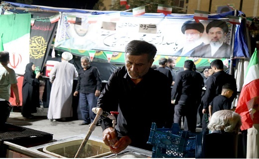 خادمی پدر در موکبی به نام پسر خادمی پدر در موکبی به نام پسر