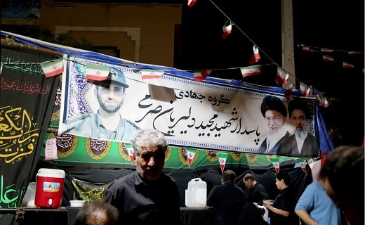 خادمی پدر در موکبی به نام پسر خادمی پدر در موکبی به نام پسر