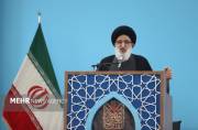 امام جمعه کرج: مسئولان در میدان فرهنگ آرایش جنگی بگیرند