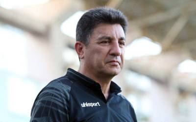 Ghalenoei remains Iran's football coach