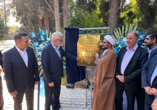 ترویج فرهنگ و ادب در باغ آرامش / پیوند هنر با کالبد درختان / جهش فضای سبز در امتداد بلوار امیرکبیر ترویج فرهنگ و ادب در باغ آرامش / پیوند هنر با کالبد درختان / جهش فضای سبز در امتداد بلوار امیرکبیر
