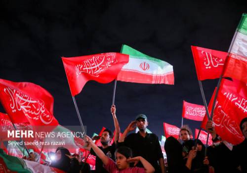عشق به حسین(ع) مرز ندارد؛ زائران گیلانی در مسیر پیادهروی اربعین عشق به حسین(ع) مرز ندارد؛ زائران گیلانی در مسیر پیادهروی اربعین